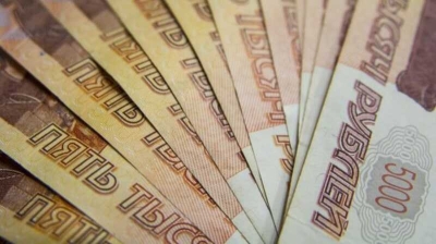 Заснятые кадры показывают кражу денег и ювелирных изделий на сумму 1,6 миллиарда рублей из банка в Петербурге