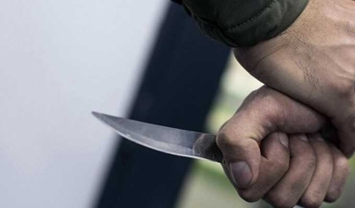 В Ленобласти мужчина поссорился с другом, лишился уха и получил удар ножом в глаз